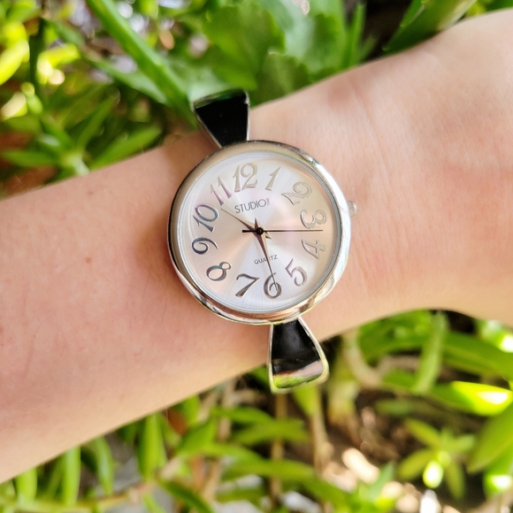 Classic Studio Quartz Watch - Picture 3 of 8